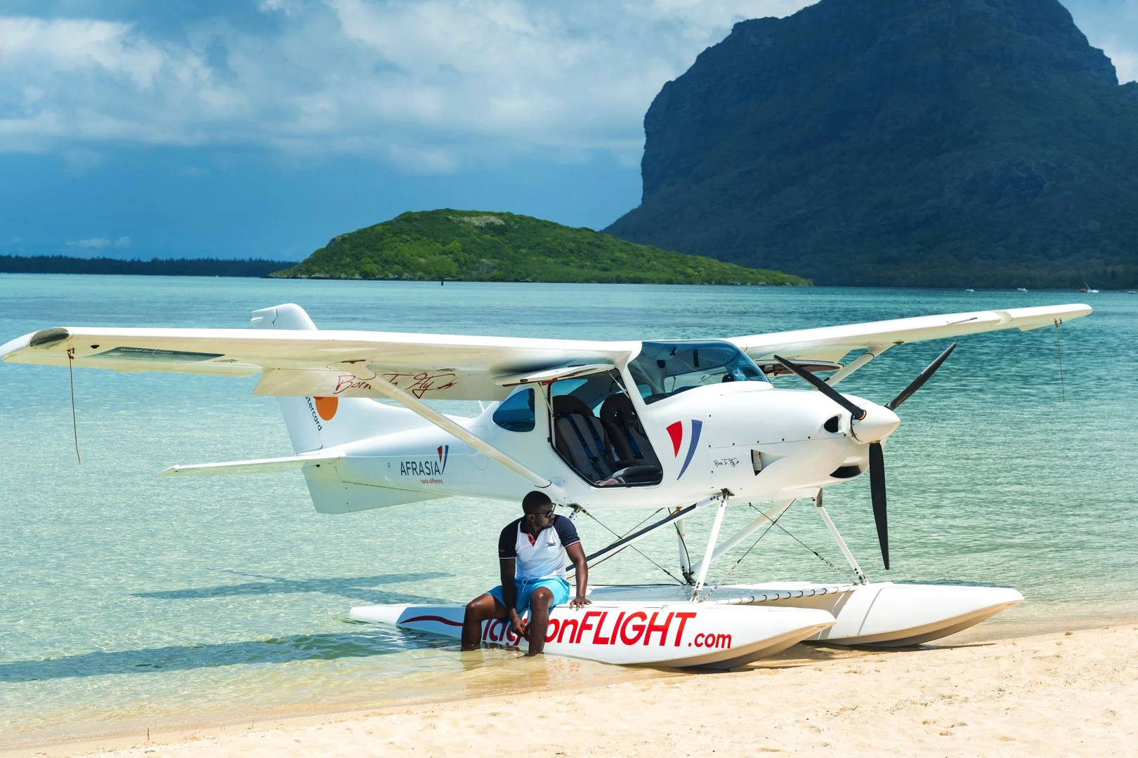 Panoramic seaplane flight over the beaches of Mauritius