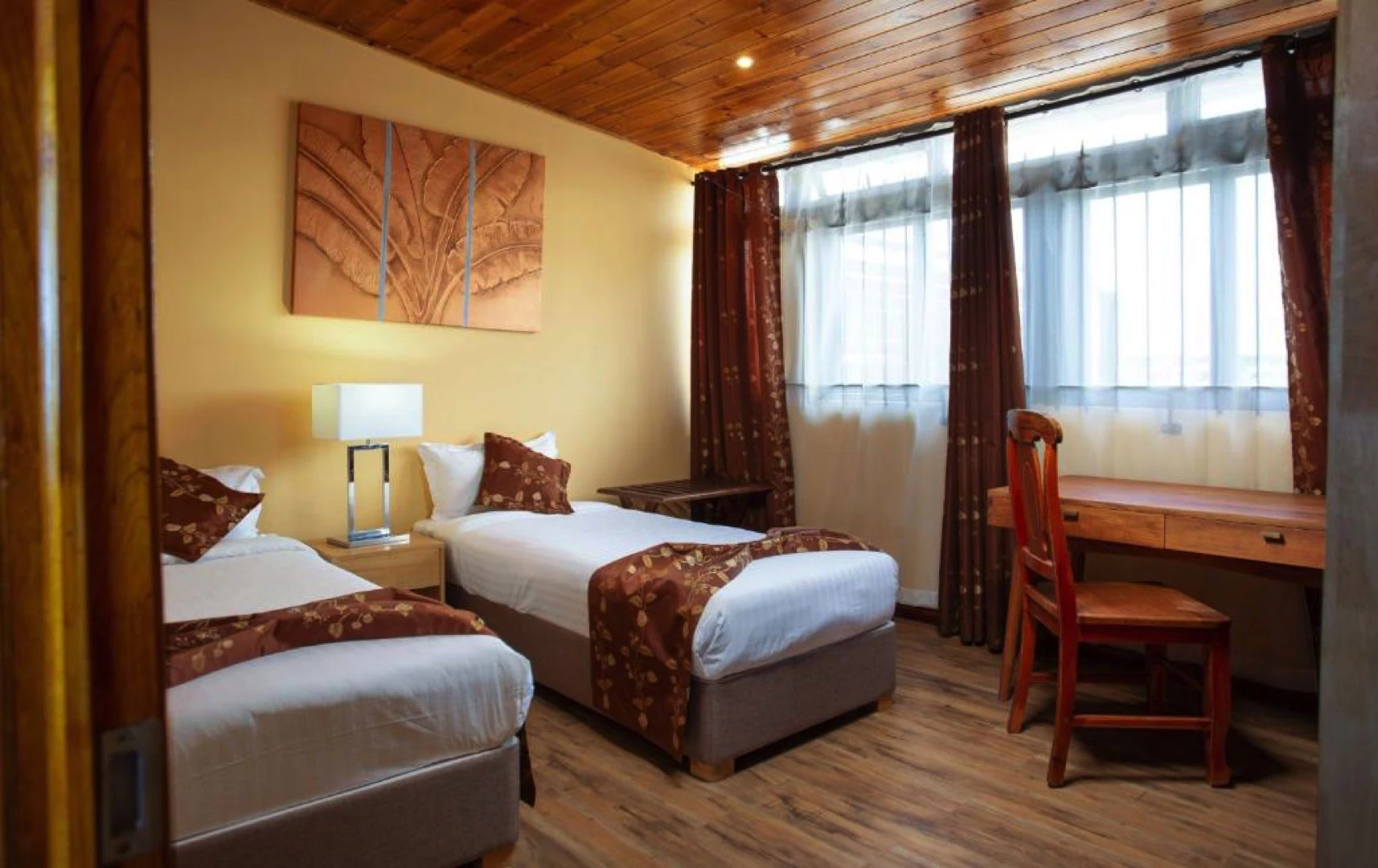 Triple bedroom with two single beds at Residence Potosi, ideal for a family stay