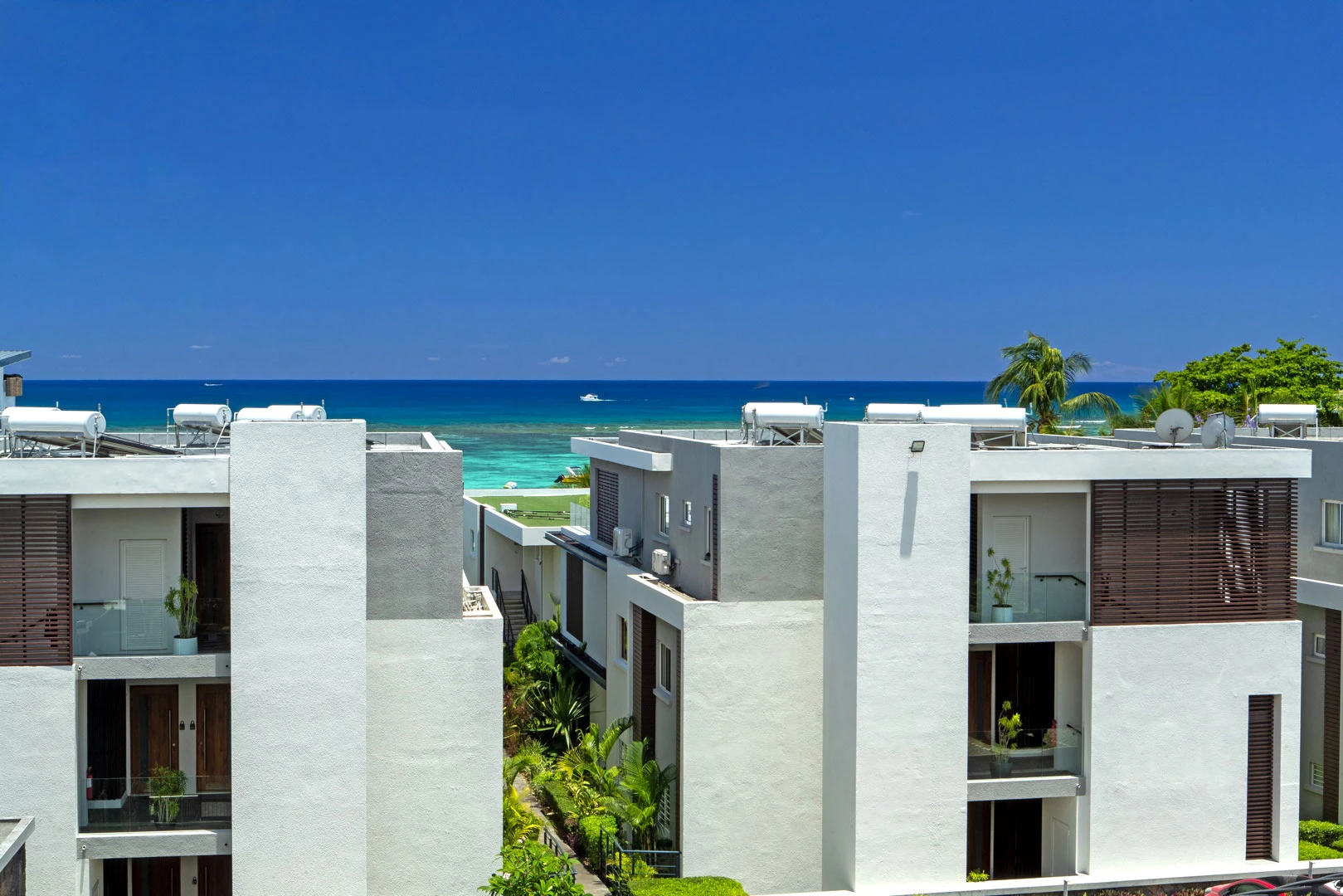 Residence Potosi with ocean view rooftop and beach nearby in Mauritius.