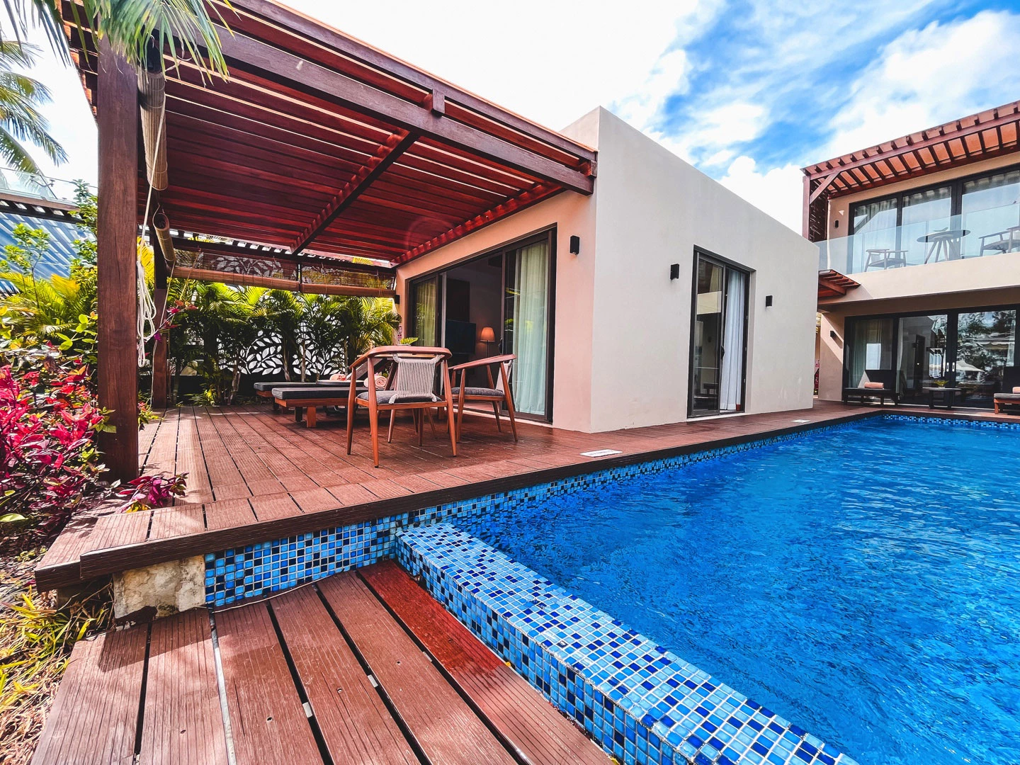 deluxe-villa-pool-terrasse3.webp